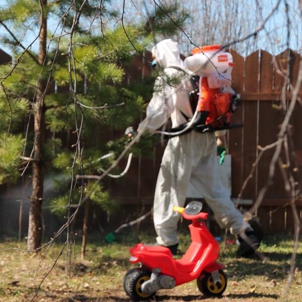 Обработка участка от клещей в Северске?